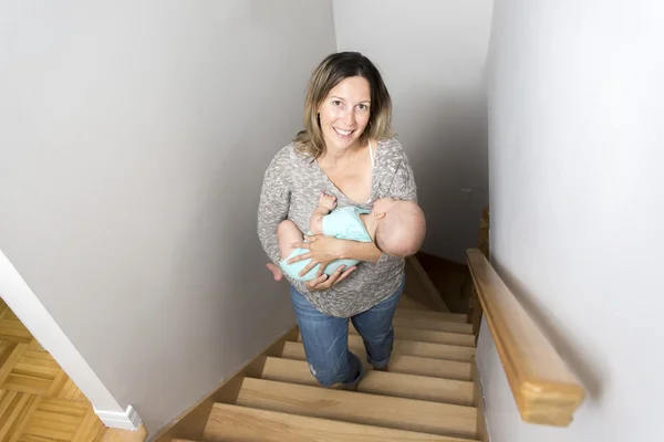 Madre con il suo bambino — Foto Stock