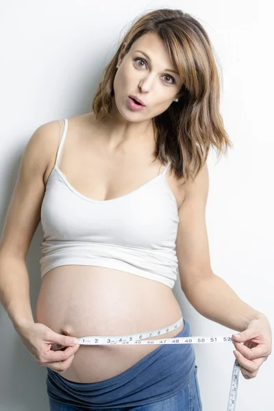 Hermoso Retrato de mujer embarazada joven — Foto de Stock