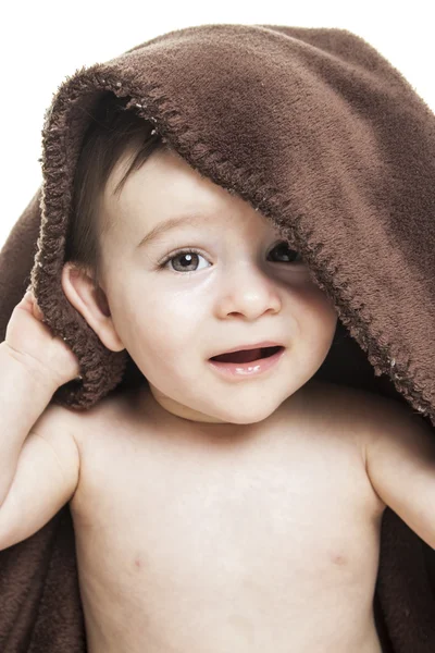 Menino bonito coberto com toalha isolada — Fotografia de Stock
