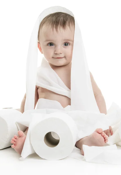 Toddler merobek tisu toilet di studio kamar mandi — Stok Foto