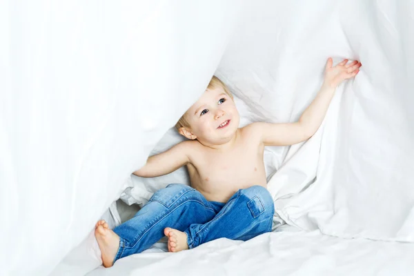 Healthy Lifestyle of young little children boy on bed — Stock Photo, Image