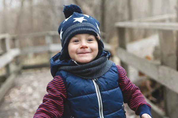 Portrait d'un garçon sur le parc d'automne — Photo