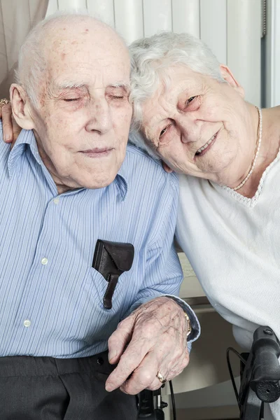 Close-up portrait of an elder couple at home — Stock Photo, Image