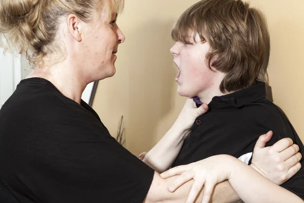 Violent father hit the teenager of the family — Stock Photo, Image