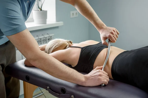 Paslanmaz çelik IASTM aracı kullanarak elle tedavi