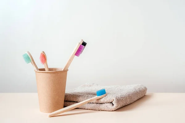 Zero waste bamboo toothbrushes in paper cup, dental care with zero waste concept, sustainable lifestyle — Stock Photo, Image