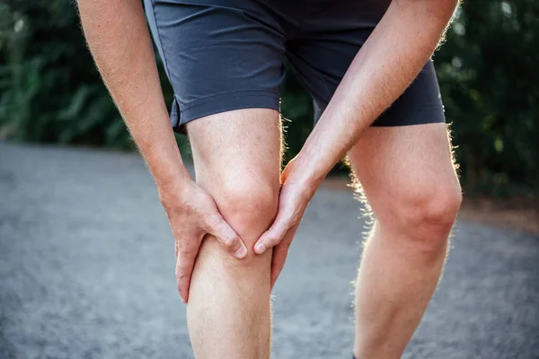 Manlig Idrottsman Med Patellofemoral Smärta Syndrom Vanliga Idrottsskador — Stockfoto