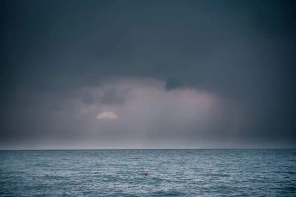 바다의 비오는 — 스톡 사진