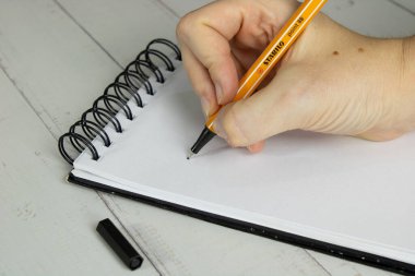 Spiral deftere el yazısı notları