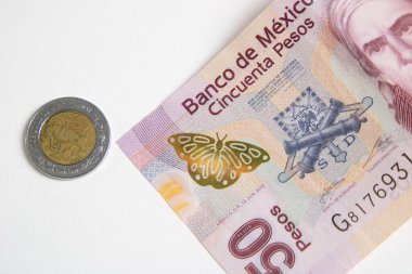 Meksika 50 pesosu, tek kuruşun yanında.