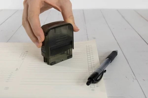 El ele tutuşma damgası