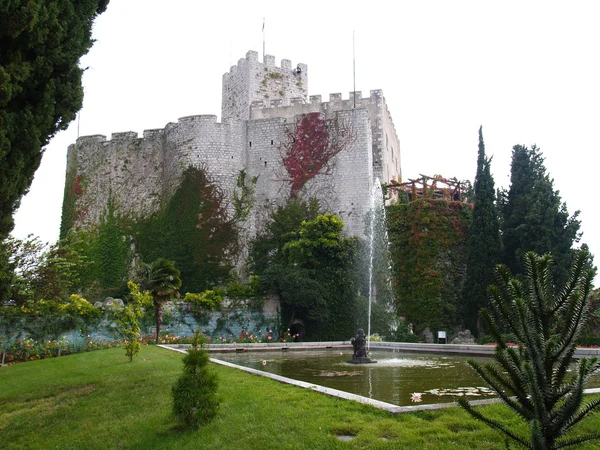 The garden of the castle of Duino — Stock Photo, Image