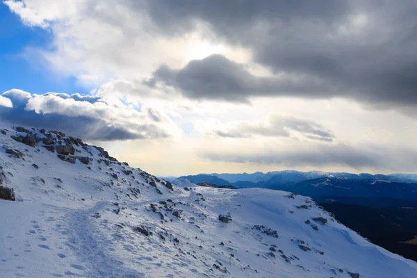 Panorama invernale di montagna, Italia — Foto Stock