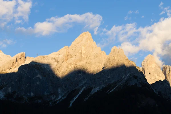 High mountain at twilight — Stock Photo, Image