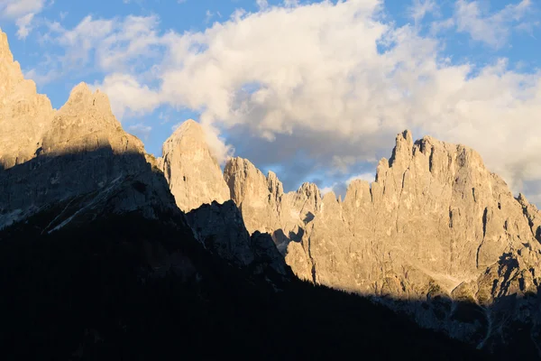 Haute montagne au crépuscule — Photo