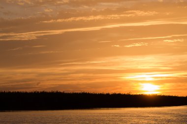Sunset su üzerinde