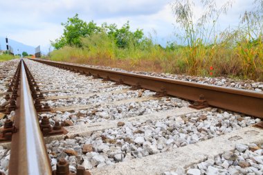 Tren rayları perspektif içinde