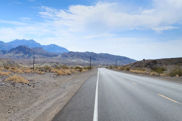 Perspektivische Straße, Death Valley, USA — Stockfoto