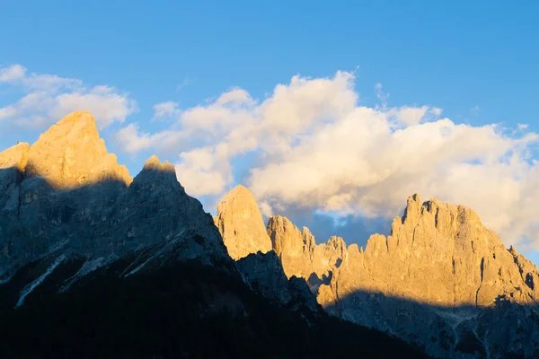 High mountain at twilight — Stock Photo, Image