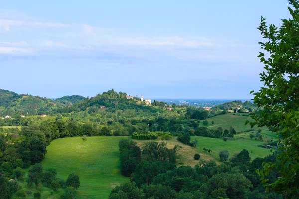 Lente heuvels panorama, Italiaans landschap — Stockfoto