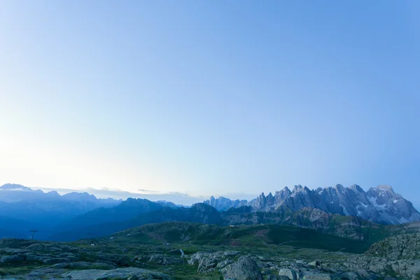 Panorama montagneux italien à l'aube — Photo