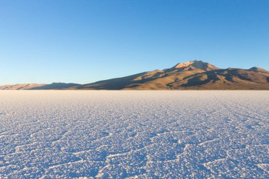 Salar de Uyuni, Bolivya. Dünyadaki en büyük tuz düzlüğü. Bolivya manzarası. Cerro Tunupa görünümü