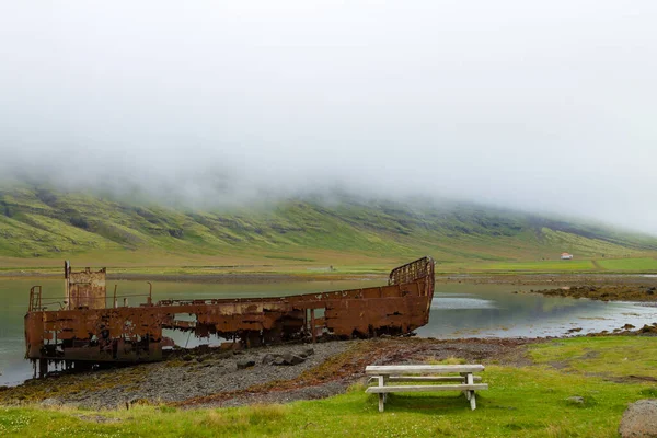 Schiffswrack Vom Mjoifjordur Fjord Osten Islands Isländische Sicht — Stockfoto