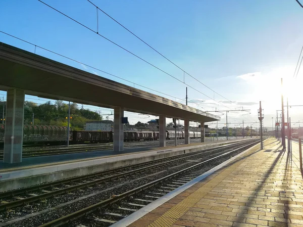 Tren Perspektif Görünümünü Izler Ulaşım Kipi — Stok fotoğraf