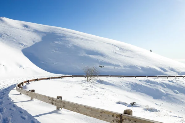 Paesaggio Invernale Strada Curva Con Neve Monte Grappa Paesaggio Italia — Foto Stock