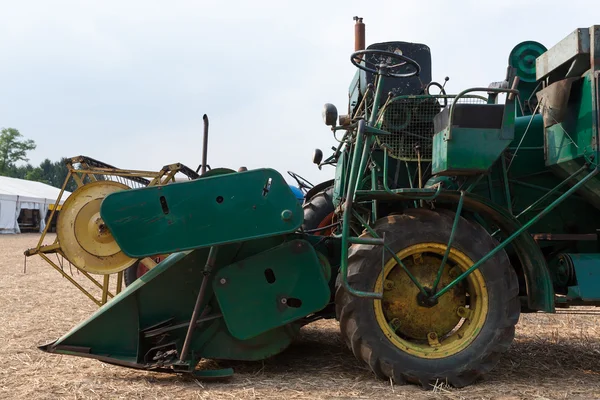 古い穀物の脱穀機 — ストック写真