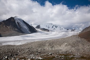 Altai tavan bogd ulusal park manzarası, Moğolistan. Potanin Buzulu Görünümü