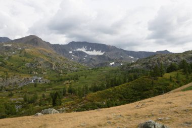 Altai Tavan Bogd Ulusal Parkı manzarası, Turgen Şelalesi alanı, Moğolistan
