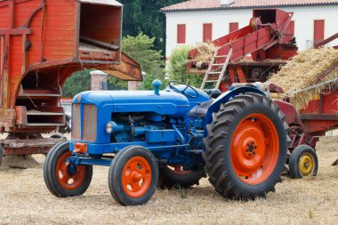 Eski traktör, tarım, kırsal yaşam