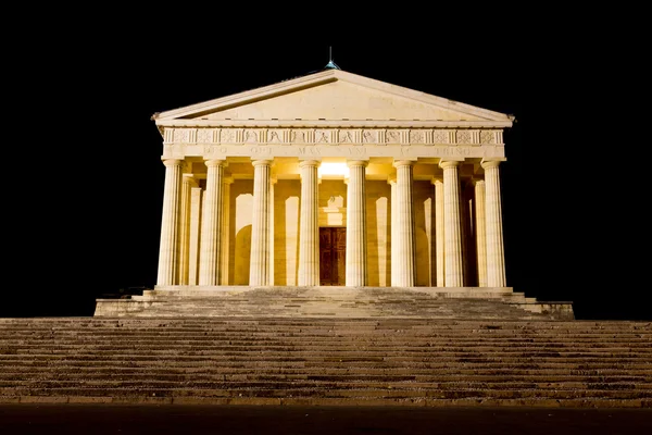 Temple of Canova night view. Roman columns — Stock Photo, Image