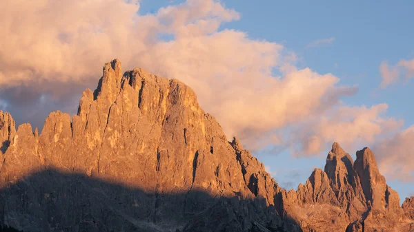 High mountain at twilight — Stock Photo, Image