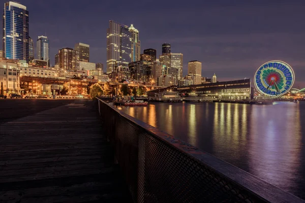 Seattle Rıhtımı Mavi Saat Skyline Şehir Manzarası