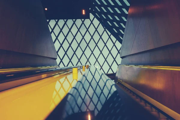 Şekilleri ve çizgileri olan mimari soyut