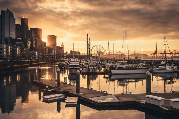 Paisaje Del Amanecer Paisaje Urbano Seattle Waterfront Imágenes De Stock Sin Royalties Gratis