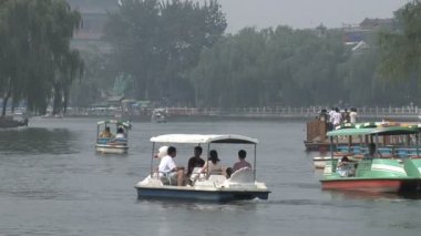 Pekin'de Hau Hai alanında tekneler