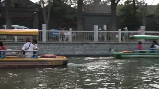 Lodě v oblasti Hau Hai v Pekingu — Stock video