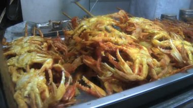 Kızartılmış yengeçler Çin restoranı