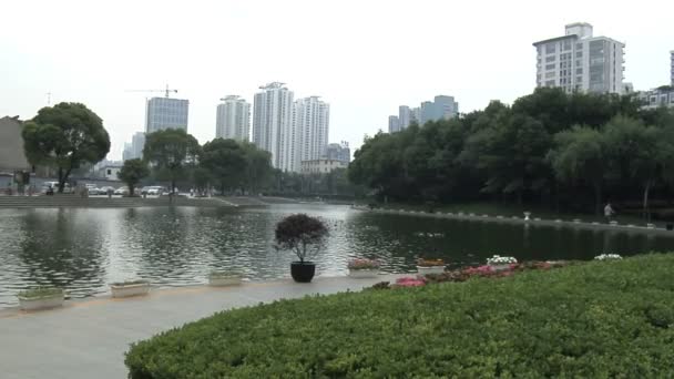 Parque del centro de la ciudad China de Shangai — Vídeos de Stock