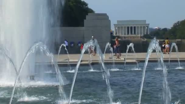Памятник Линкольну и Второй мировой войне в Вашингтоне — стоковое видео