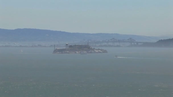 Alcatraz Eiland in San Francisco Bay — Stockvideo