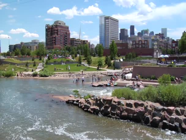 Платт річки і центр міста Денвер Колорадо — стокове відео