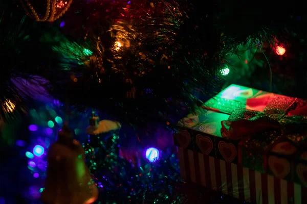 Neujahrsgeschenke Unterm Baum Neujahrskonzept Weihnachtsbaum Mit Dekorationen Und Geschenken Schöne — Stockfoto