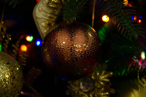 Weihnachtsschmuck Einem Geschmückten Weihnachtsbaum Schöne Weihnachtsdekoration — Stockfoto