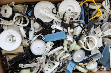 Parçalanmış yazdırma aygıtlarından plastik ürünler-dişliler ve montajlar.