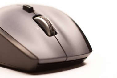Kablosuz bilgisayar faresi beyaz arkaplanda izole edildi