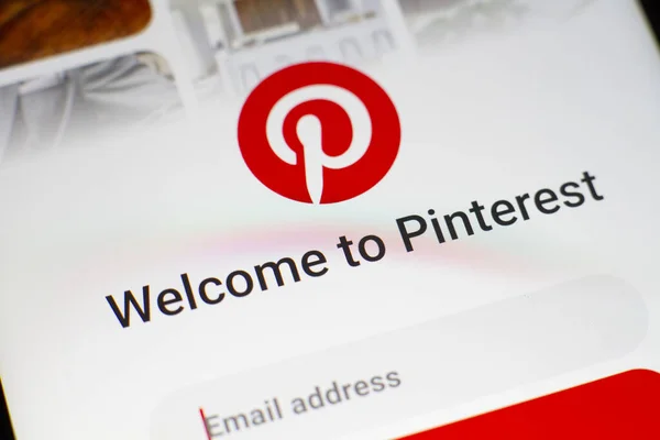 Gomel Λευκορωσία Απριλίου 2021 Pinterest App Στην Οθόνη Του Κινητού Εικόνα Αρχείου